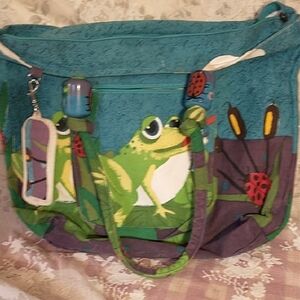 teal cotton frog tote 2 wood handle beads 2 front pockets 1 zips zip closure